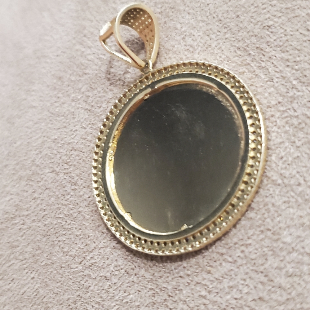 10k Gold Pendant - Picture 2 of 3